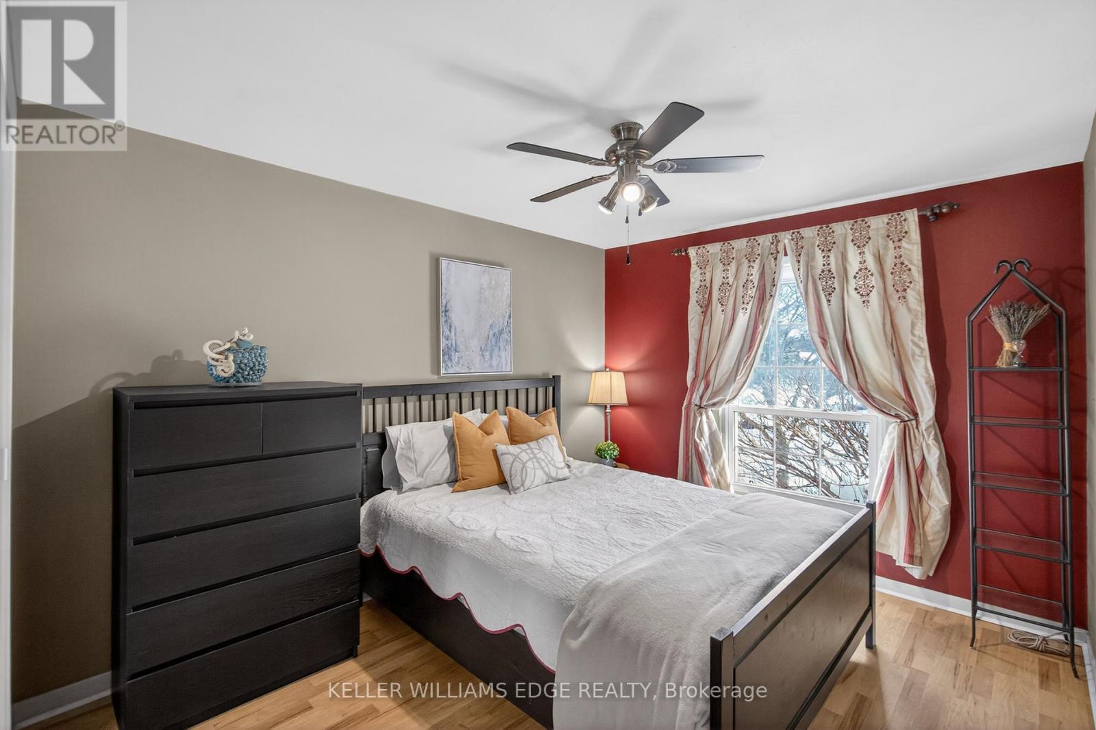 31 - 3049 Glencrest Road, Burlington, ON - Indoor Photo Showing Bedroom