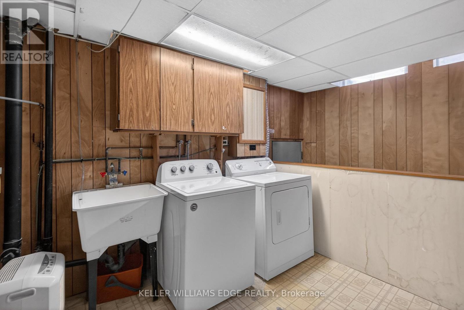 31 - 3049 Glencrest Road, Burlington, ON - Indoor Photo Showing Laundry Room