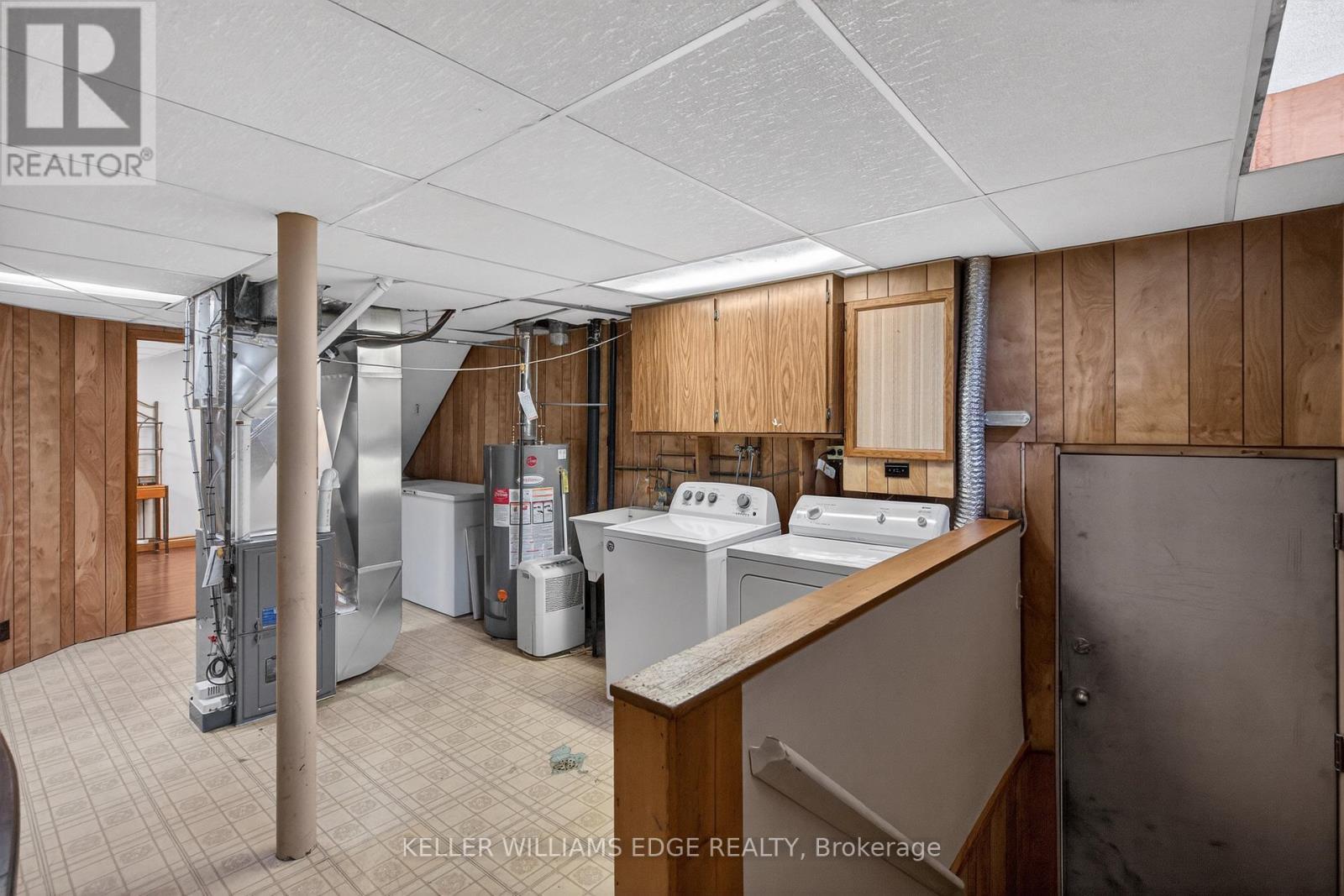 31 - 3049 Glencrest Road, Burlington, ON - Indoor Photo Showing Laundry Room