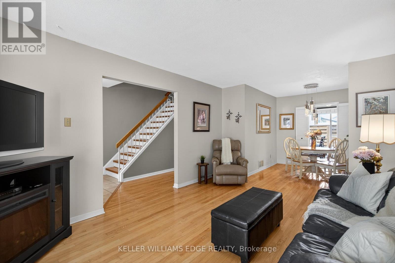 31 - 3049 Glencrest Road, Burlington, ON - Indoor Photo Showing Living Room