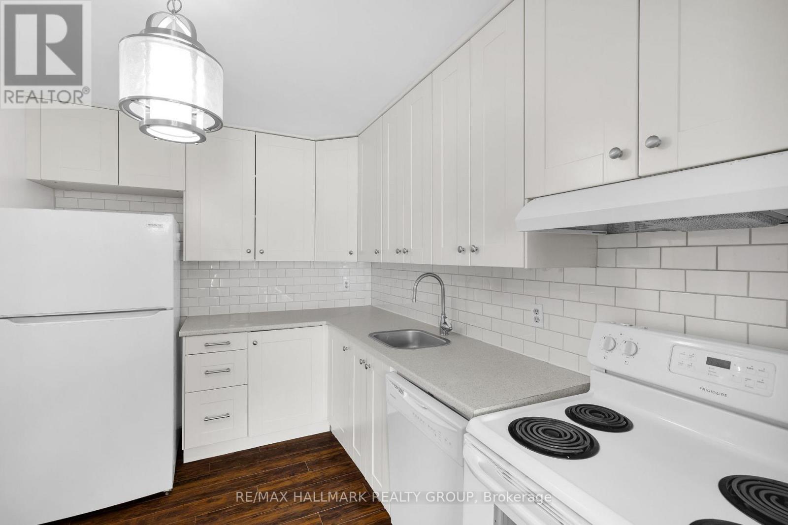 F - 3070 Councillor'S Way, Ottawa, ON