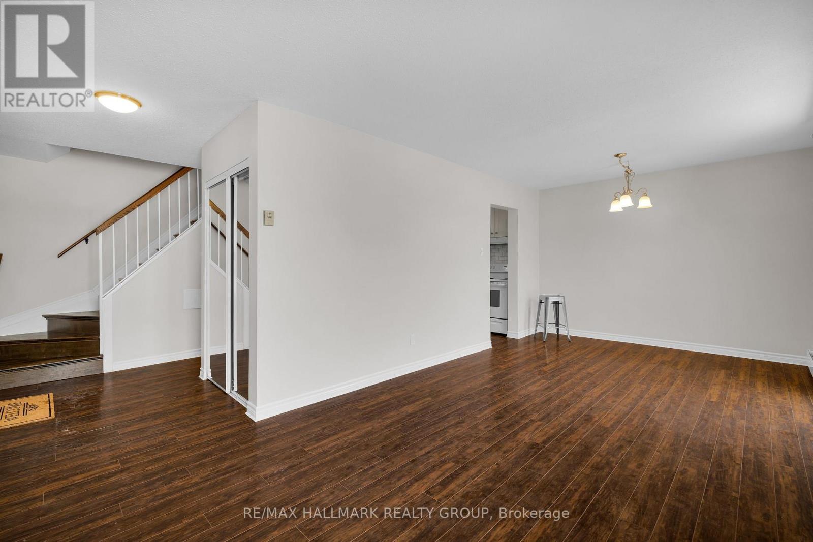 F - 3070 Councillor'S Way, Ottawa, ON