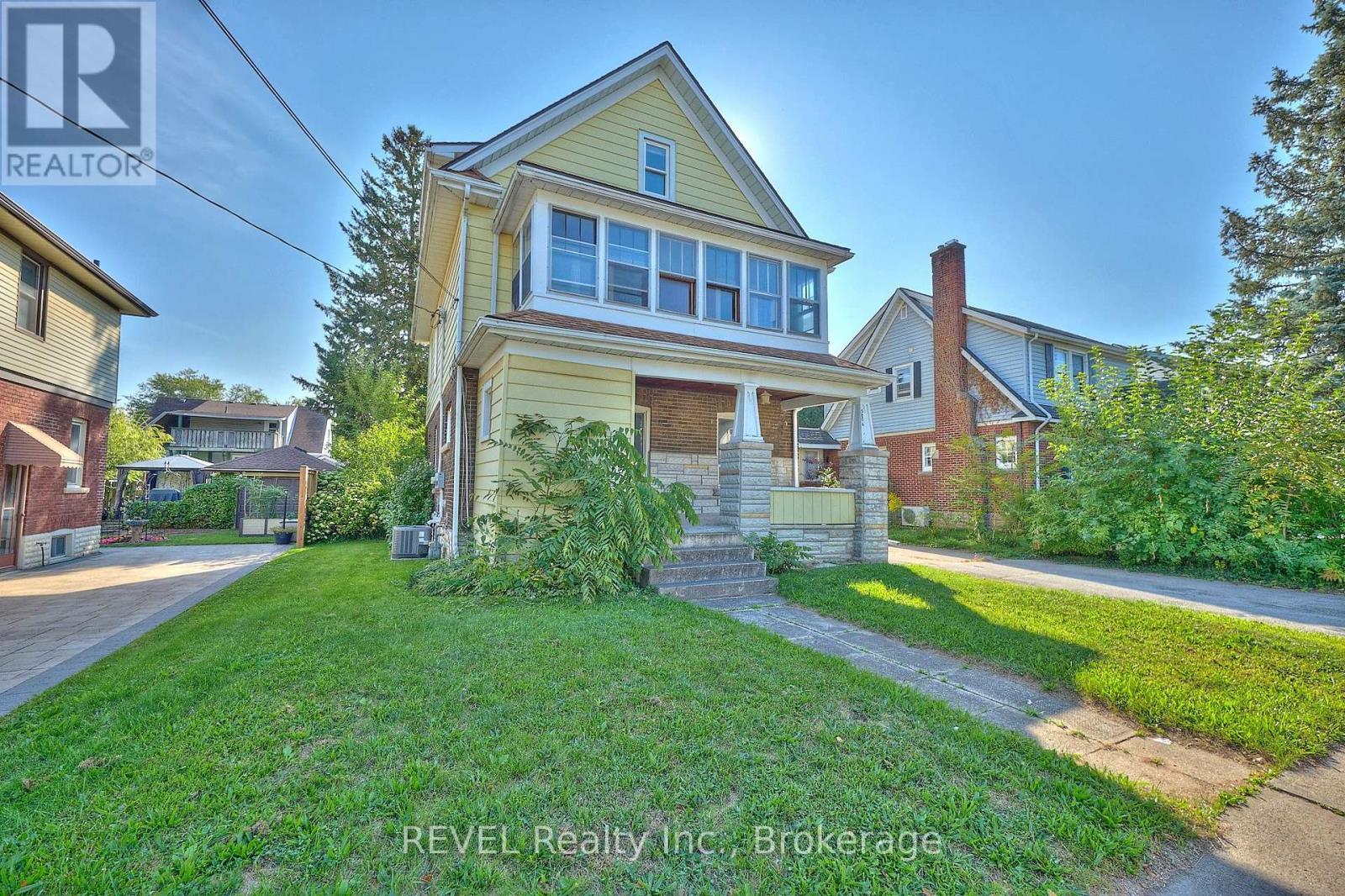 5806 Prince Edward Avenue, Niagara Falls (Hospital), ON - Outdoor