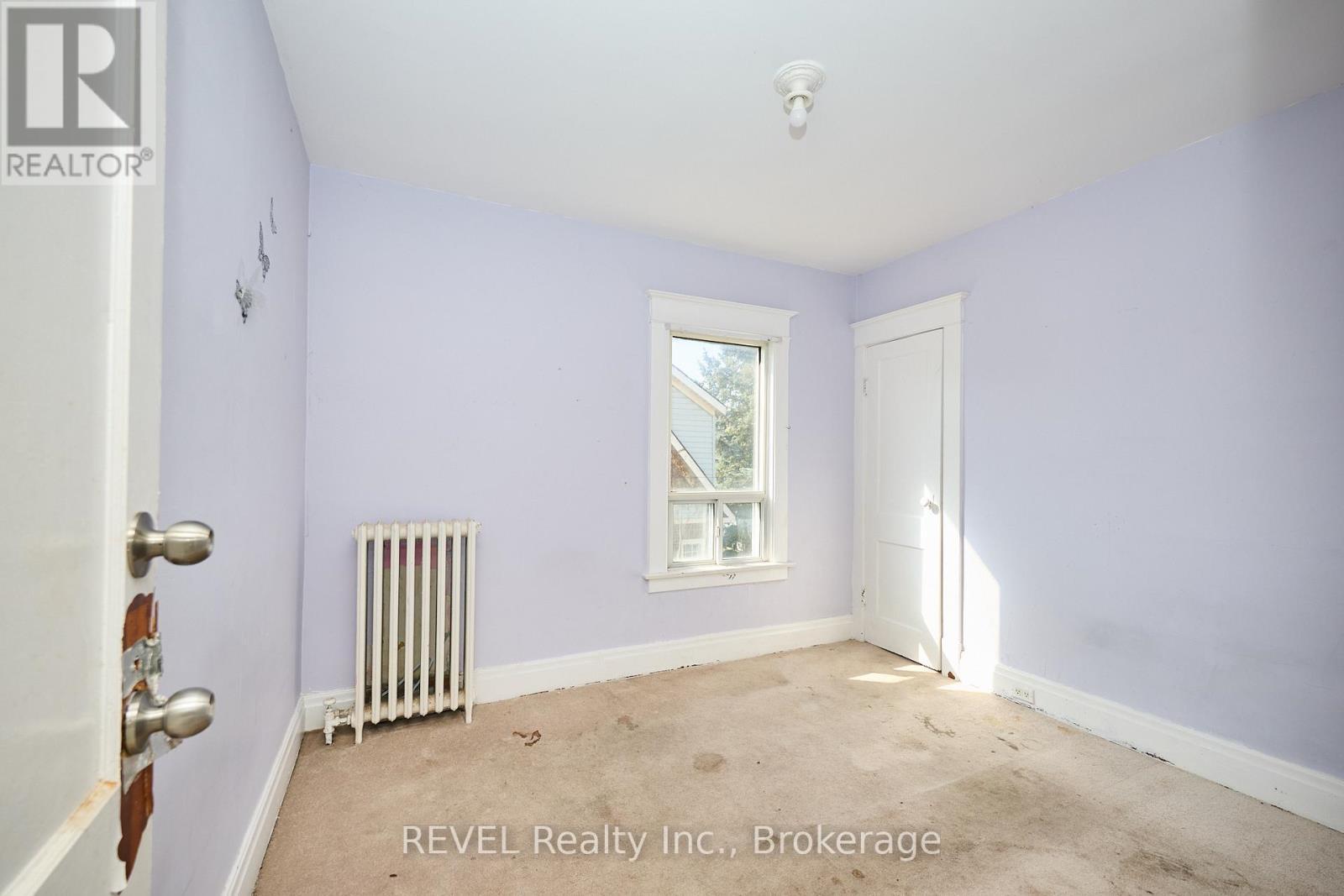 5806 Prince Edward Avenue, Niagara Falls (Hospital), ON - Indoor Photo Showing Other Room