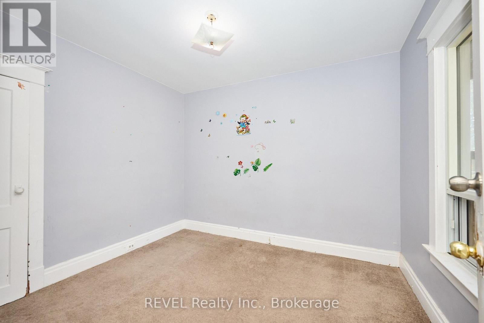 5806 Prince Edward Avenue, Niagara Falls (Hospital), ON - Indoor Photo Showing Other Room