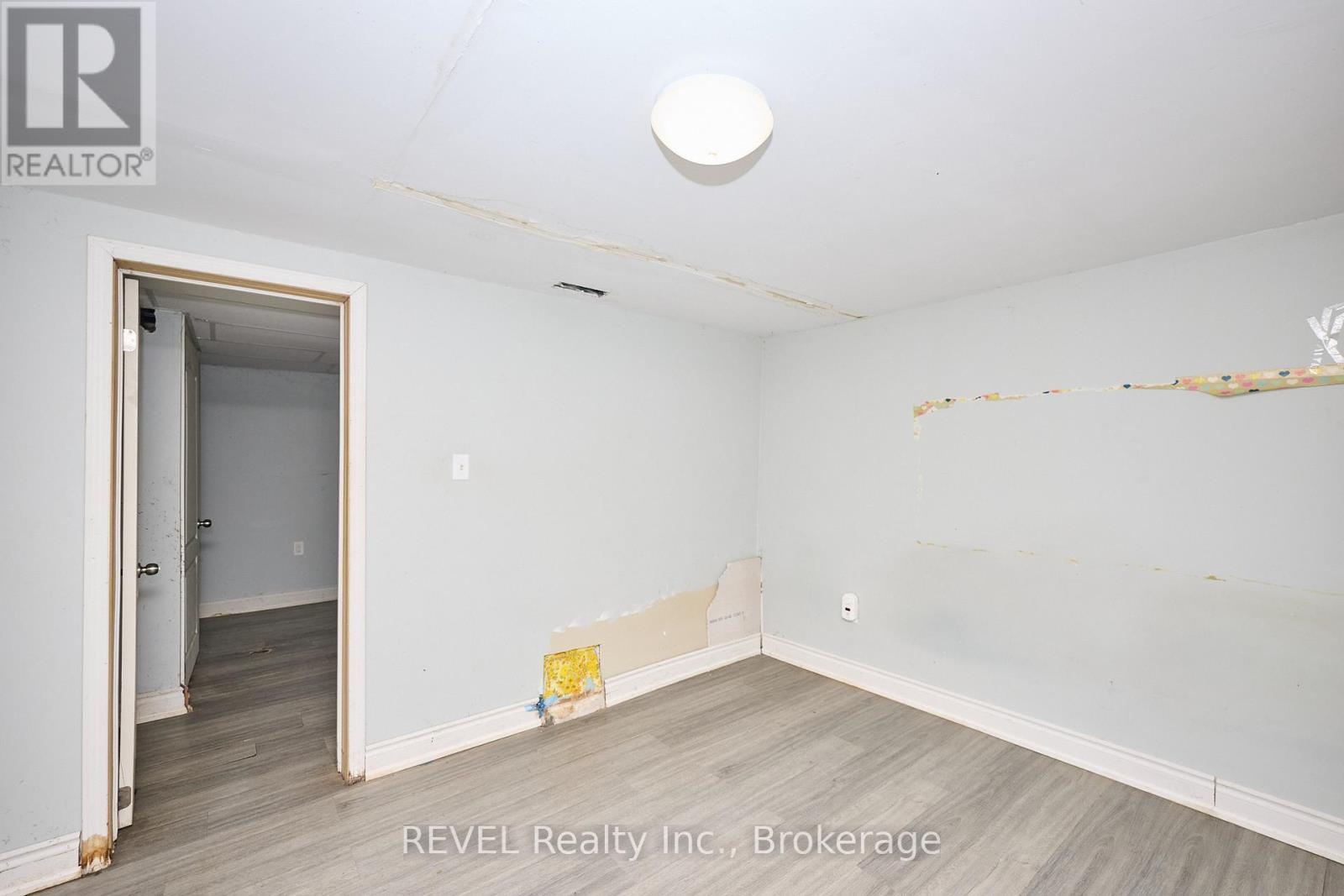 5806 Prince Edward Avenue, Niagara Falls (Hospital), ON - Indoor Photo Showing Other Room