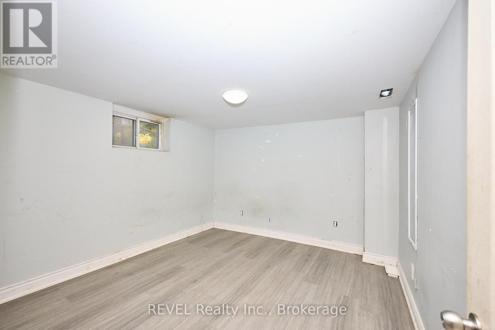 5806 Prince Edward Avenue, Niagara Falls (Hospital), ON - Indoor Photo Showing Other Room