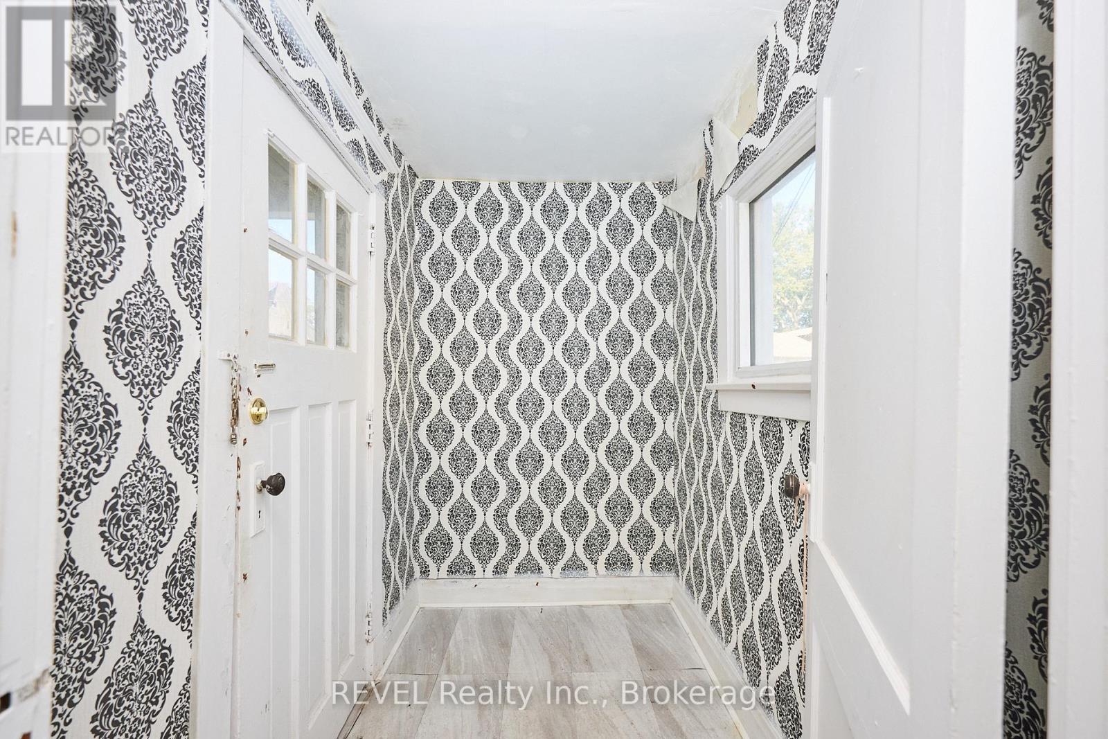 5806 Prince Edward Avenue, Niagara Falls (Hospital), ON -