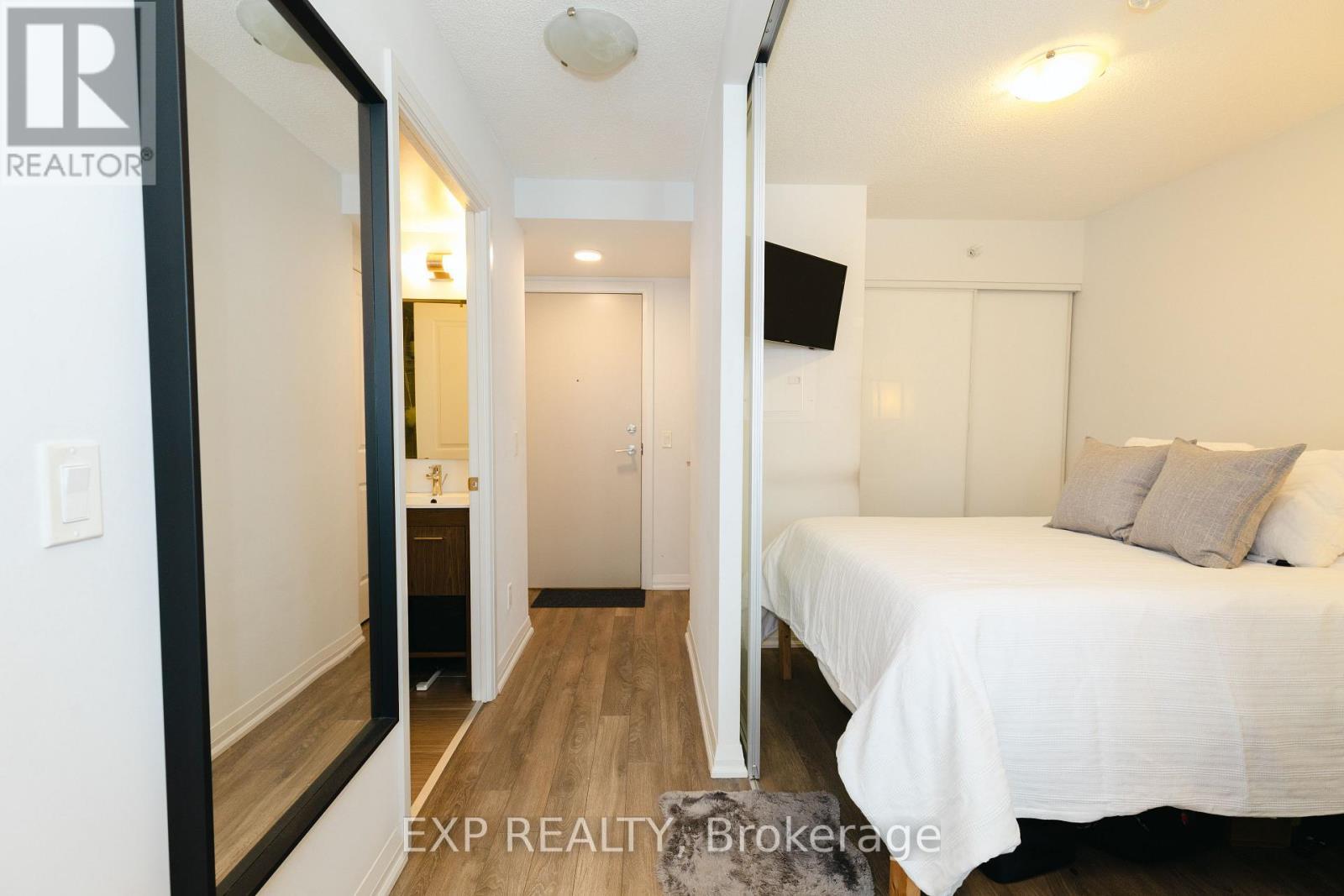 707 - 30 Meadowglen Place, Toronto (Woburn), ON - Indoor Photo Showing Bedroom