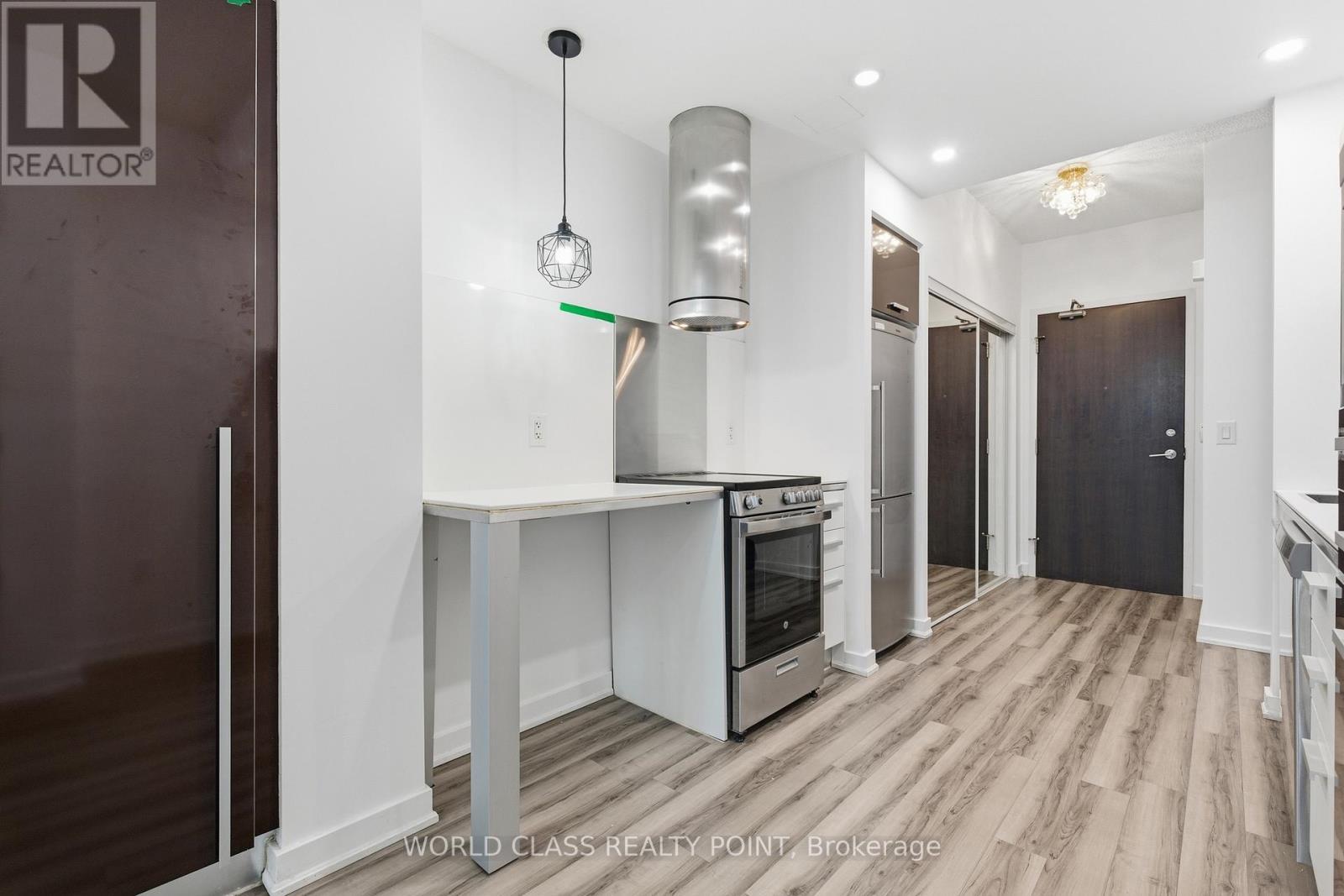 516 - 38 Dan Leckie Way, Toronto, ON - Indoor Photo Showing Kitchen