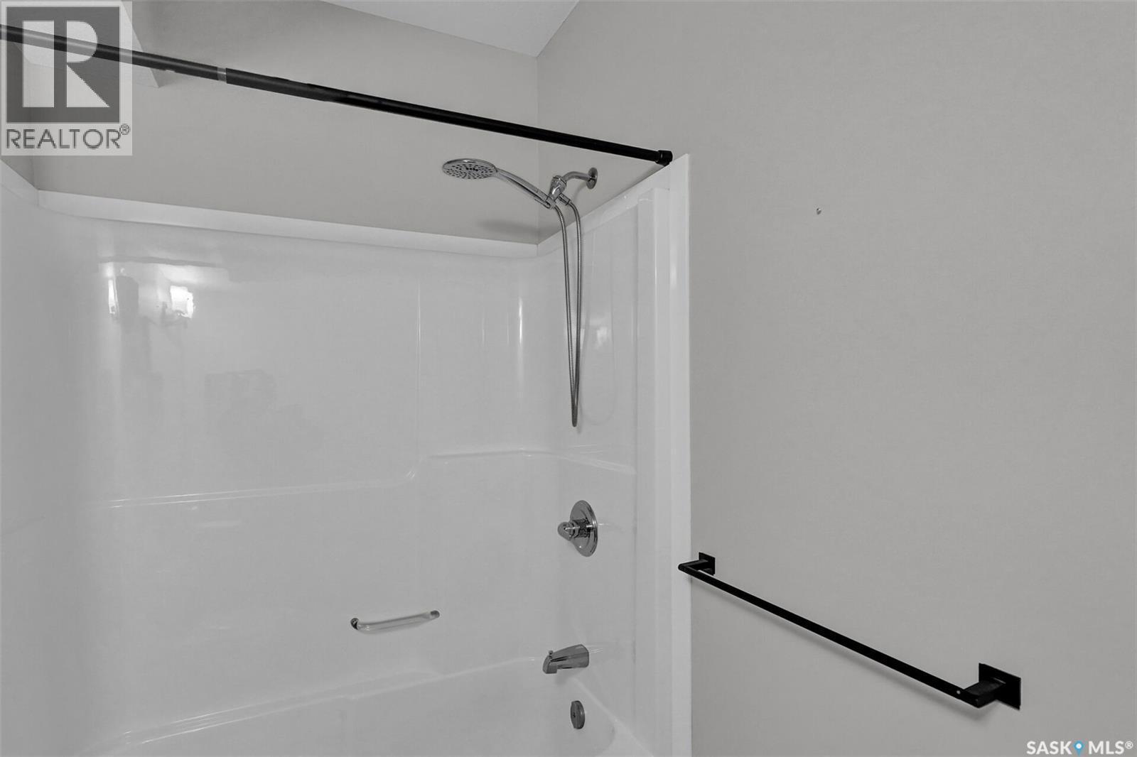 301 2160 Heseltine Road, Regina, SK - Indoor Photo Showing Bathroom