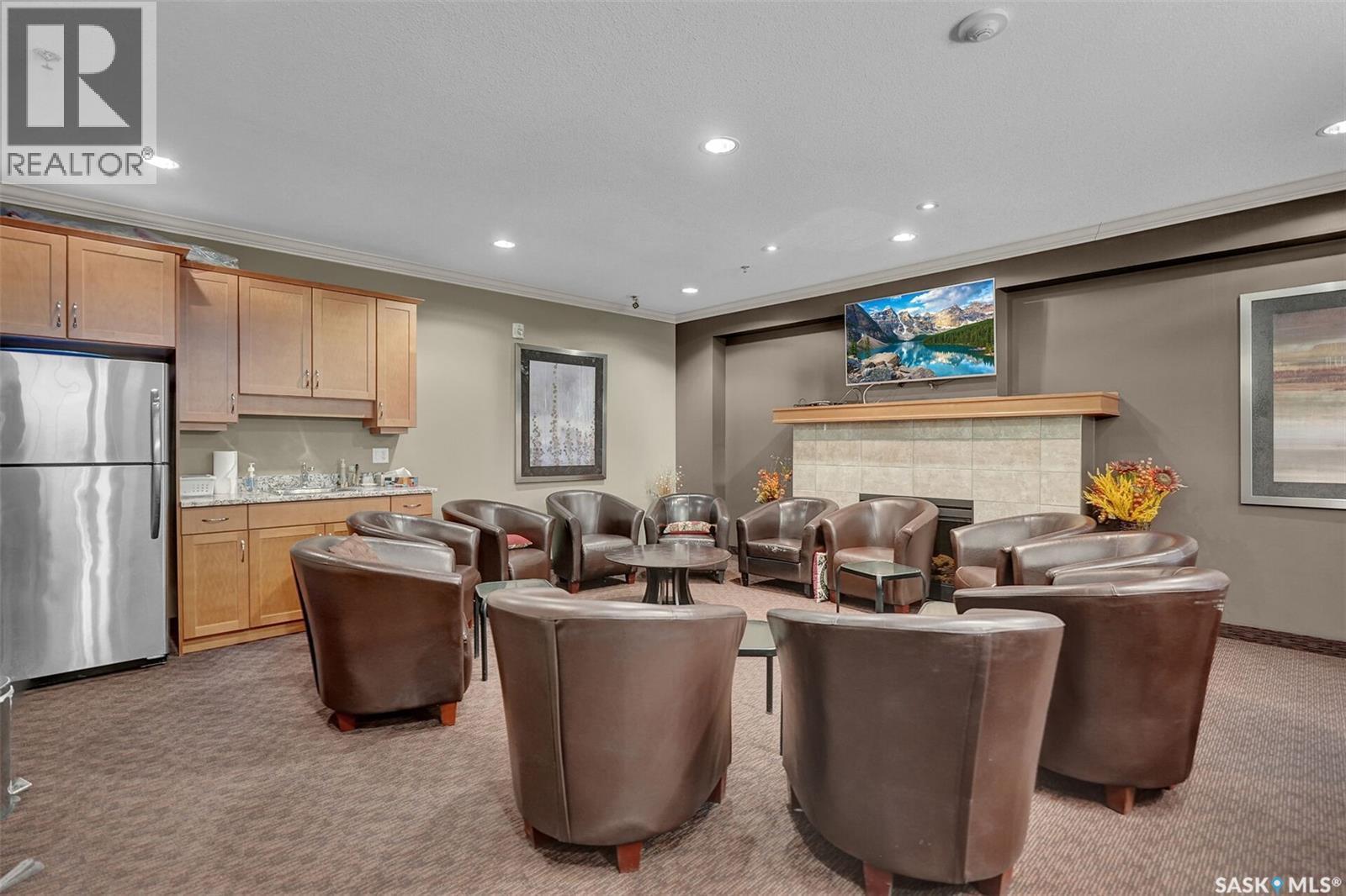 301 2160 Heseltine Road, Regina, SK - Indoor