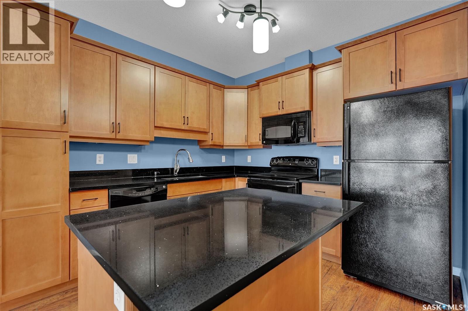301 2160 Heseltine Road, Regina, SK - Indoor Photo Showing Kitchen With Double Sink