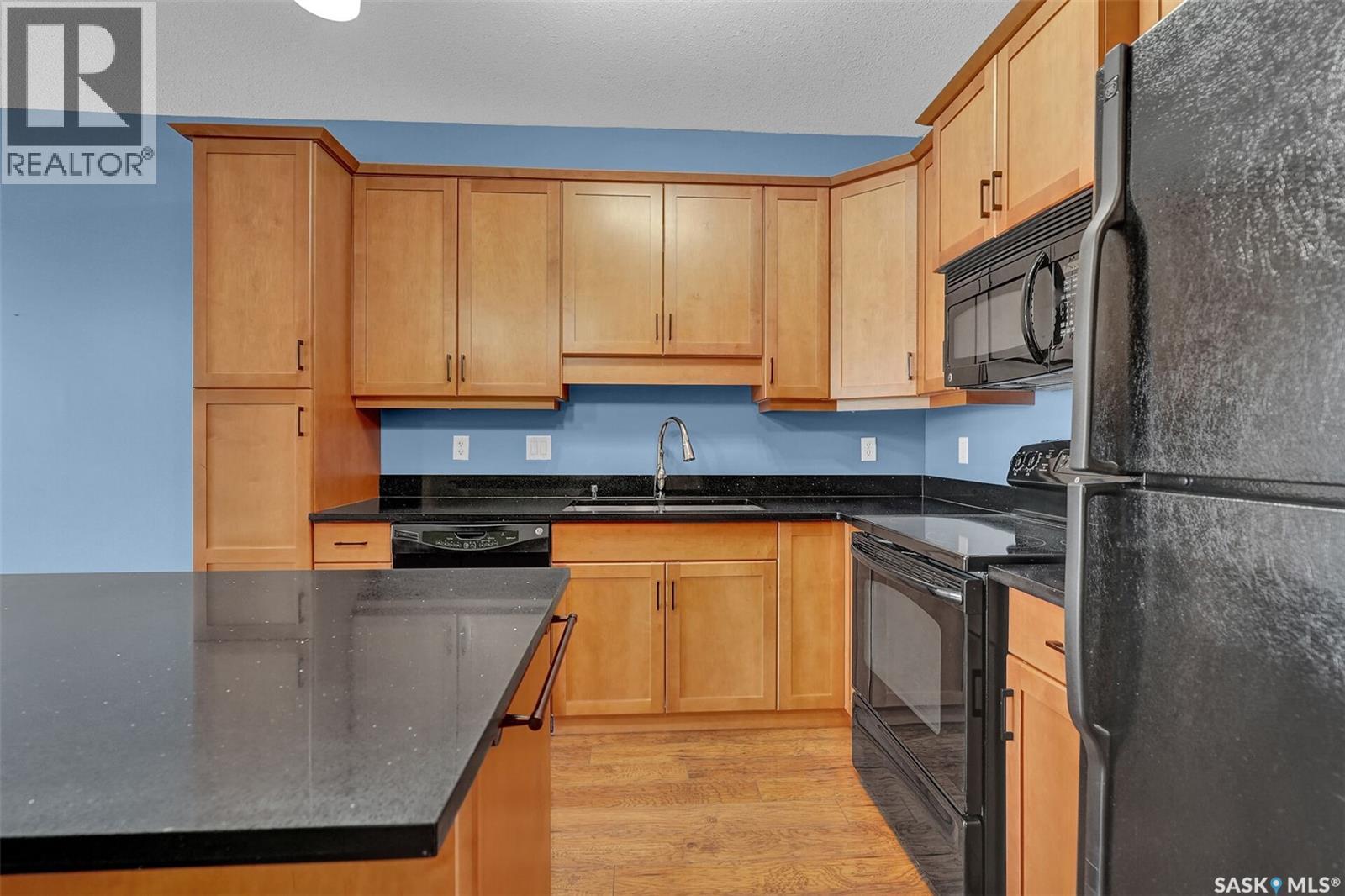 301 2160 Heseltine Road, Regina, SK - Indoor Photo Showing Kitchen
