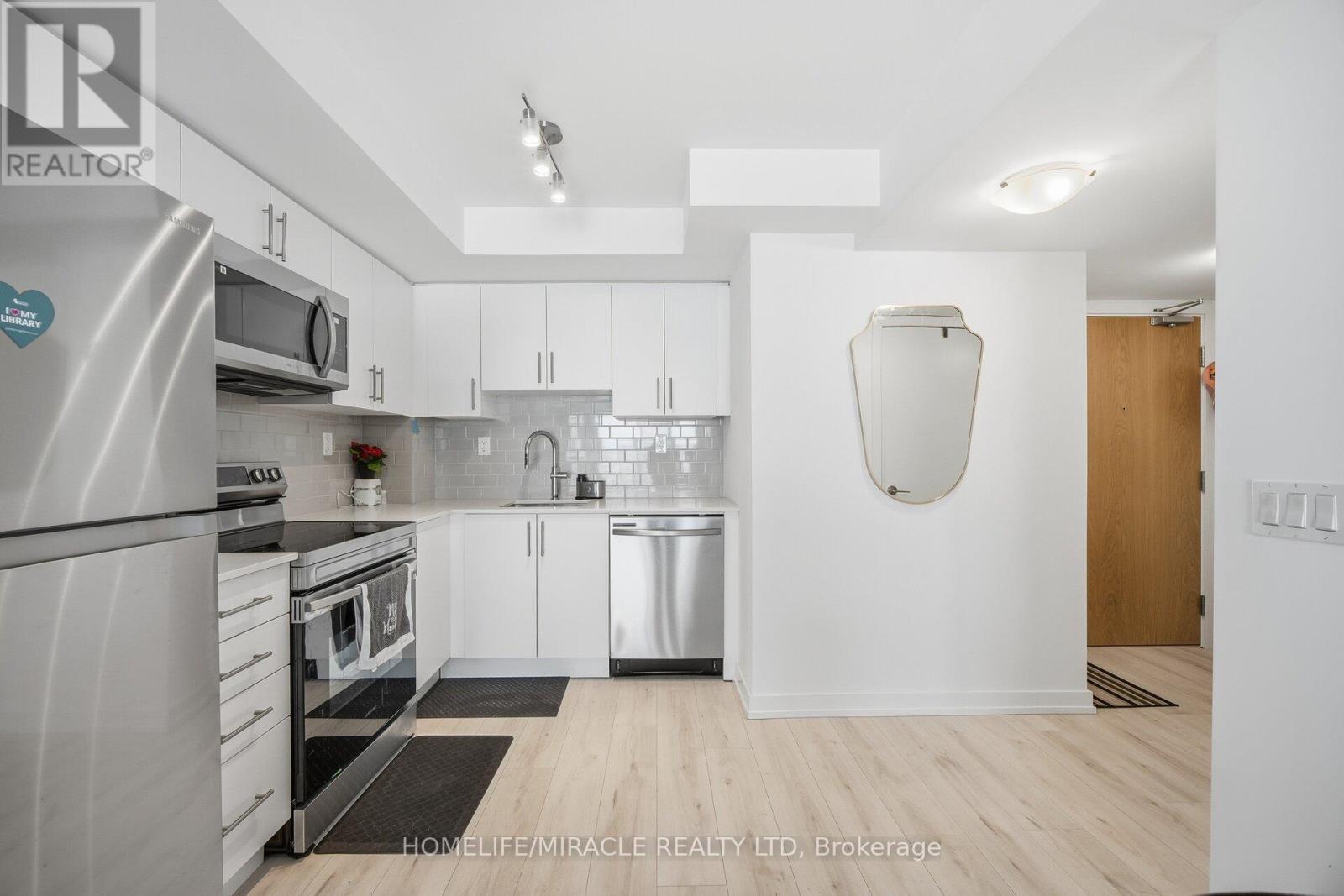 1110 - 1435 Celebration Drive, Pickering, ON - Indoor Photo Showing Kitchen With Upgraded Kitchen