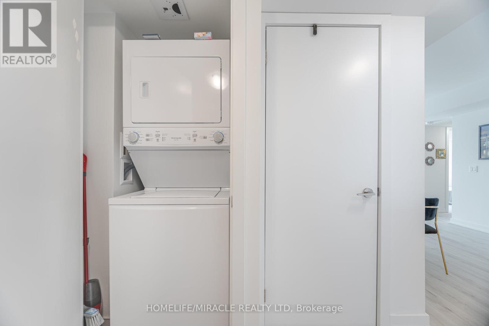 1110 - 1435 Celebration Drive, Pickering, ON - Photo Showing Laundry Room