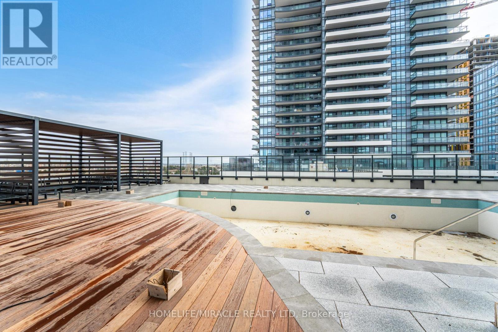 1110 - 1435 Celebration Drive, Pickering, ON - Outdoor