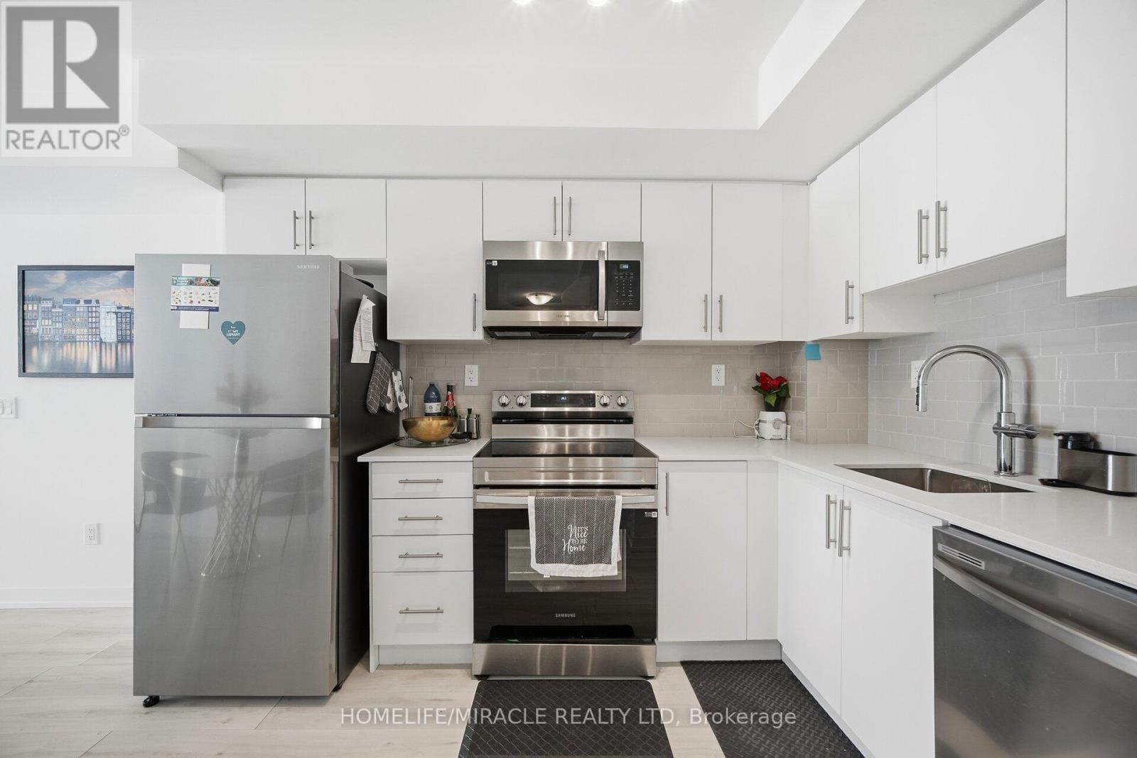 1110 - 1435 Celebration Drive, Pickering, ON - Indoor Photo Showing Kitchen With Upgraded Kitchen