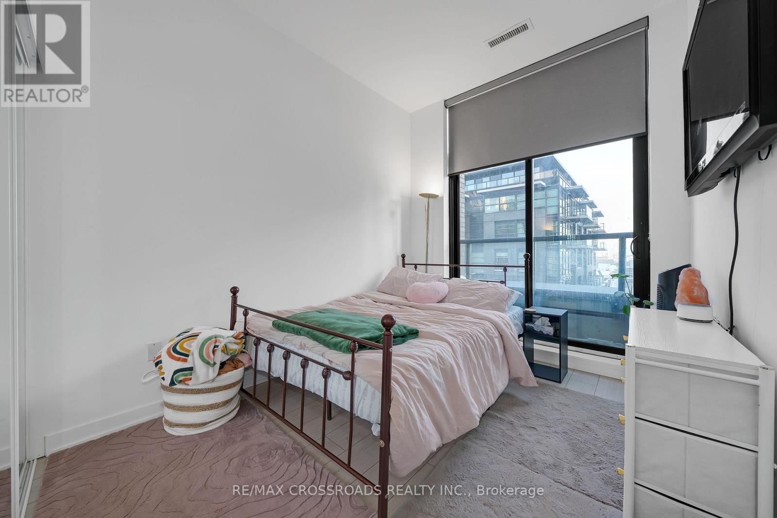 202 - 1606 Charles Street, Whitby, ON - Indoor Photo Showing Bedroom