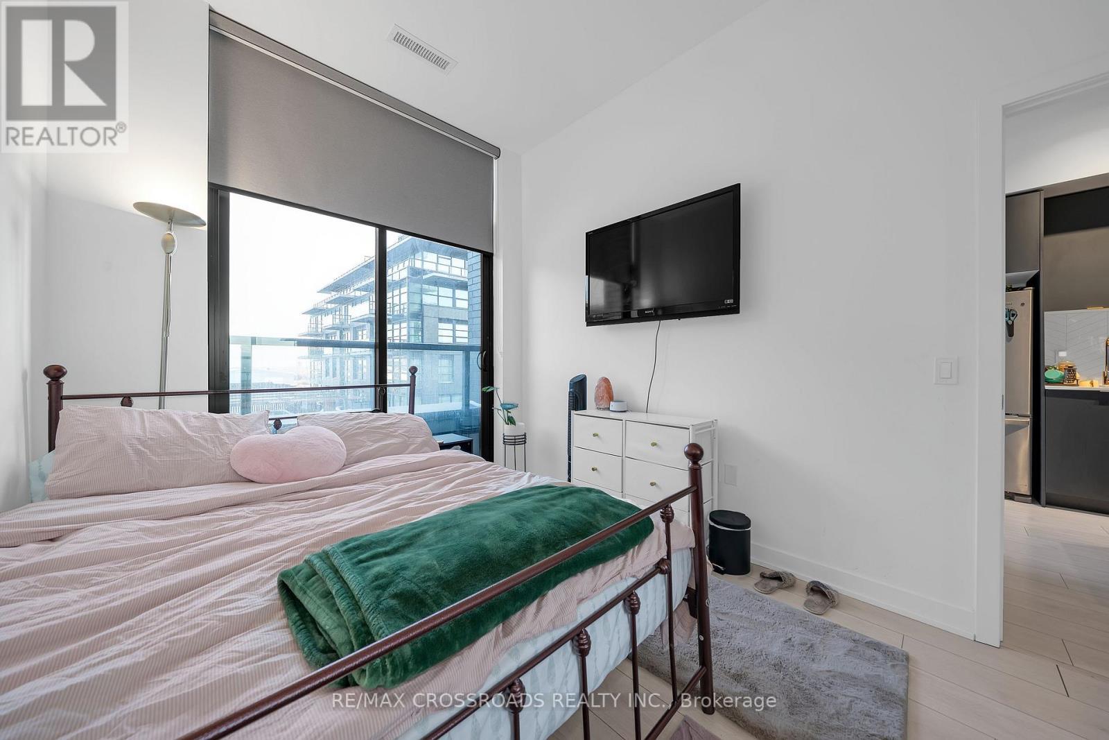 202 - 1606 Charles Street, Whitby, ON - Indoor Photo Showing Bedroom