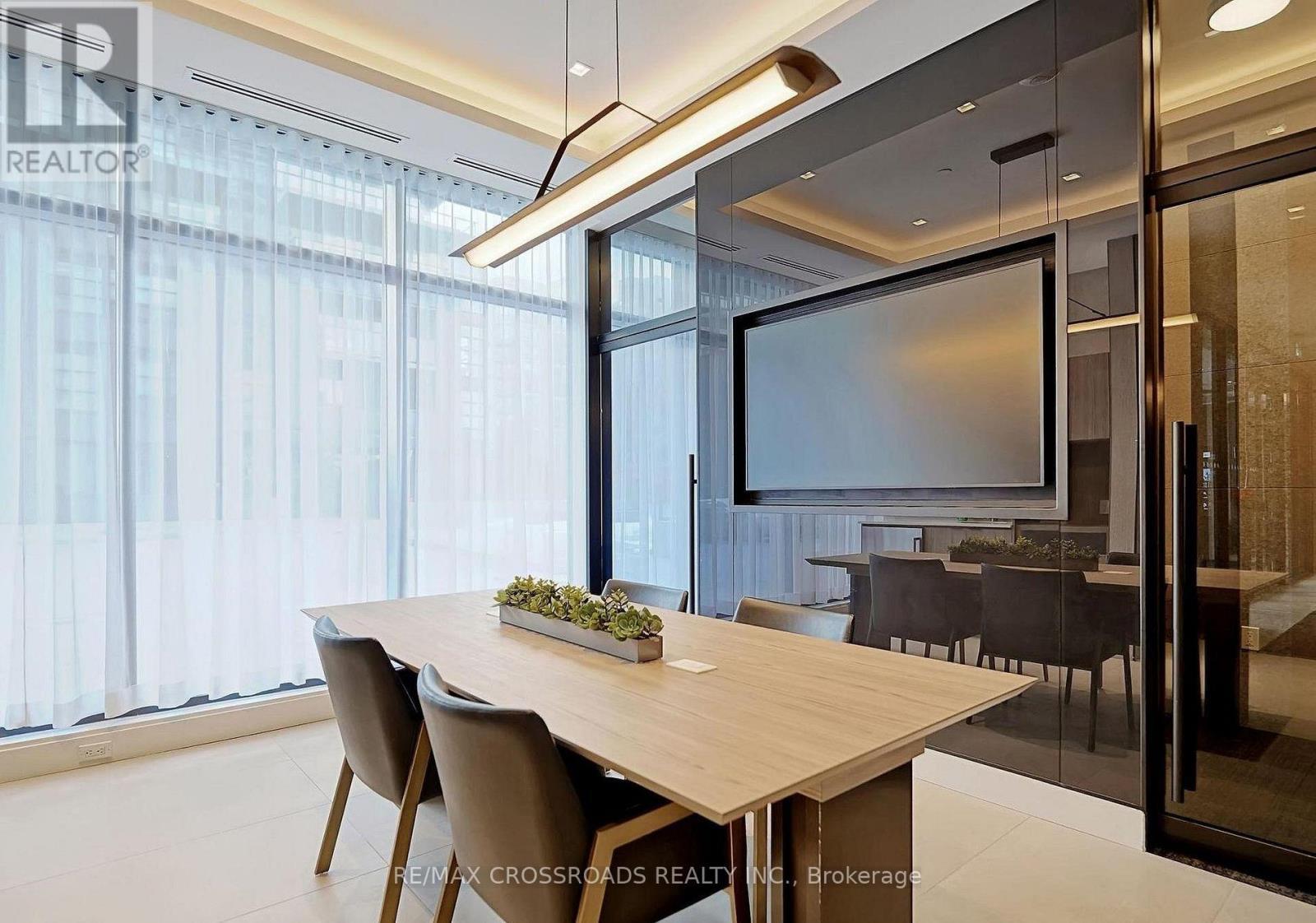 202 - 1606 Charles Street, Whitby, ON - Indoor Photo Showing Dining Room