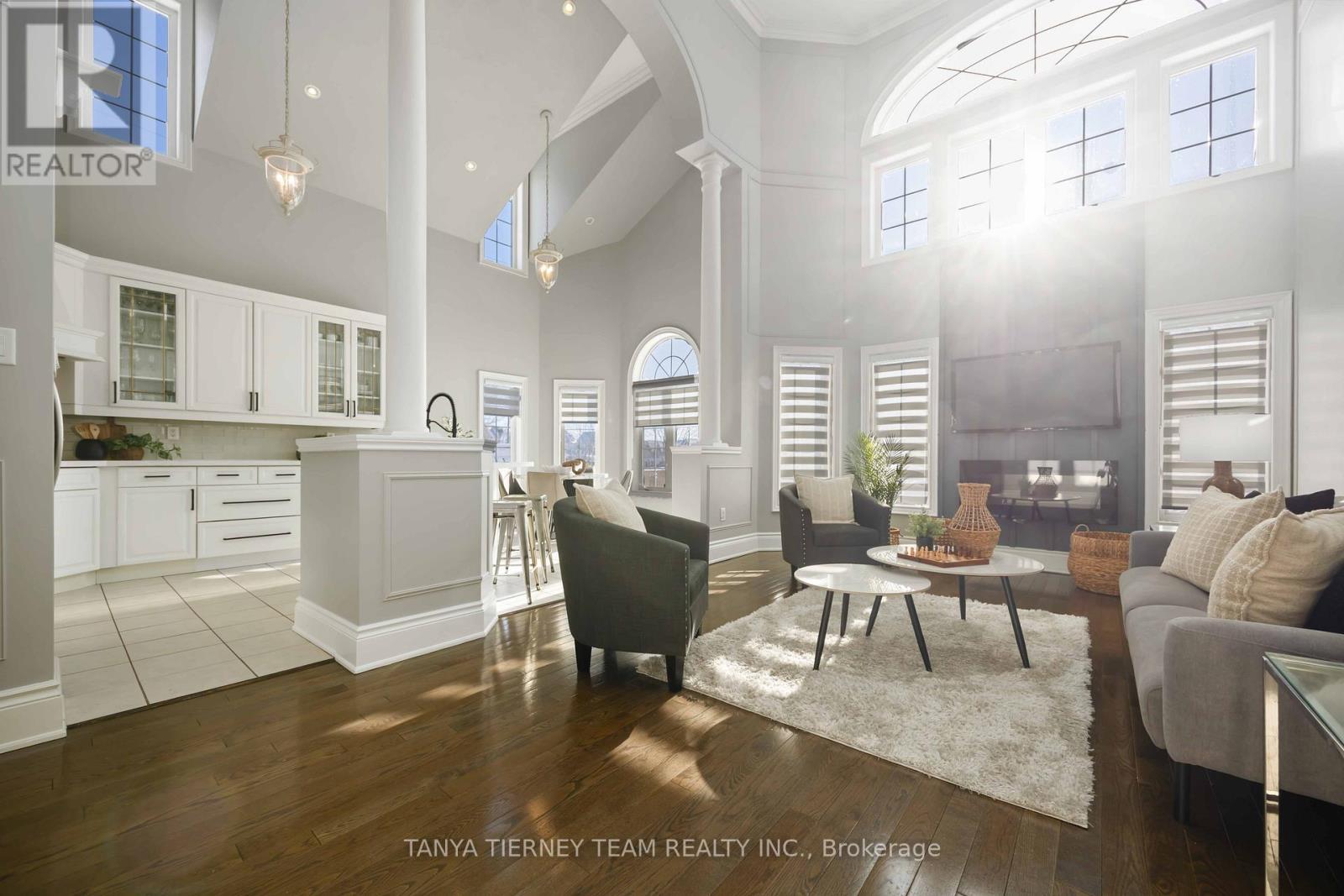 41 Apsley Crescent, Whitby, ON - Indoor Photo Showing Living Room