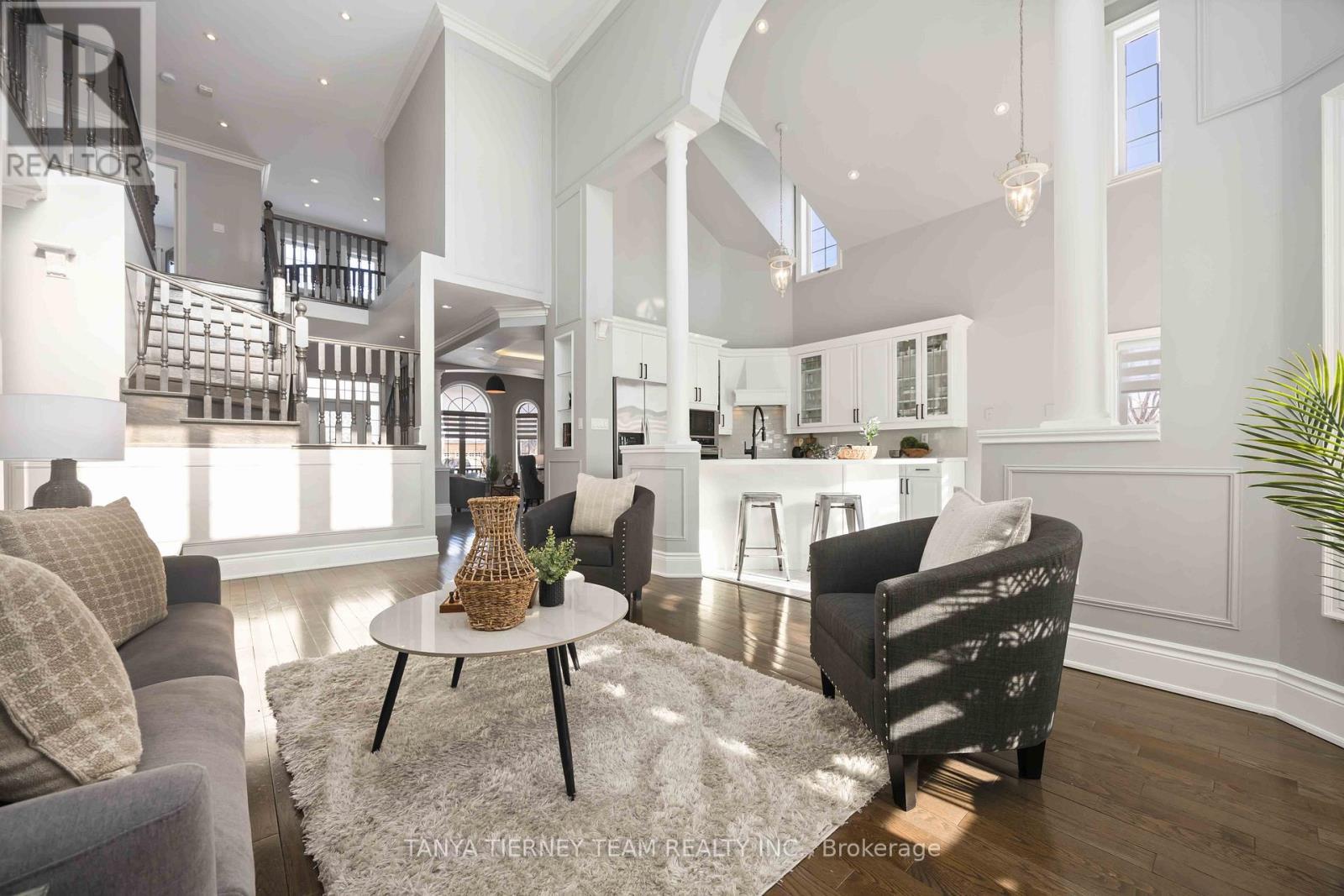41 Apsley Crescent, Whitby, ON - Indoor Photo Showing Living Room