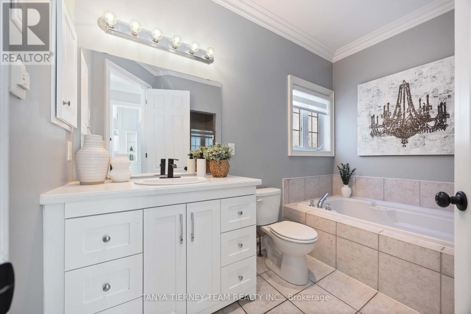 41 Apsley Crescent, Whitby, ON - Indoor Photo Showing Bathroom