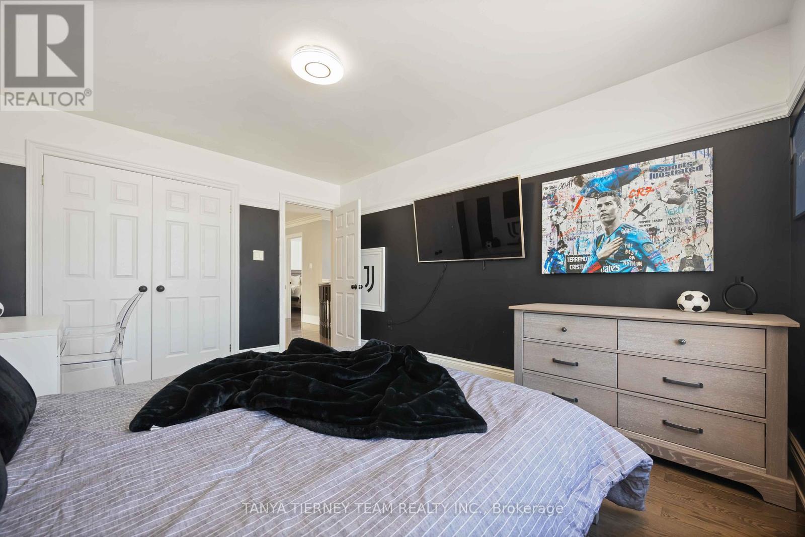 41 Apsley Crescent, Whitby, ON - Indoor Photo Showing Bedroom