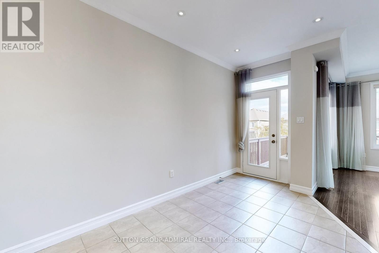106 Big Hill Crescent, Vaughan, ON - Indoor Photo Showing Other Room