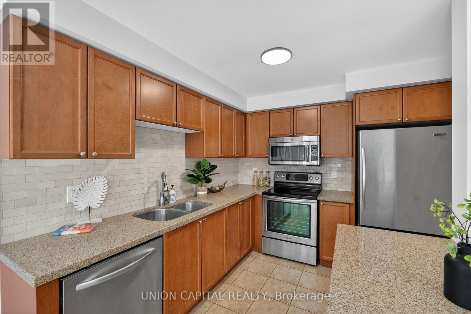 115 Ken Laushway Avenue, Whitchurch-Stouffville, ON - Indoor Photo Showing Kitchen With Double Sink