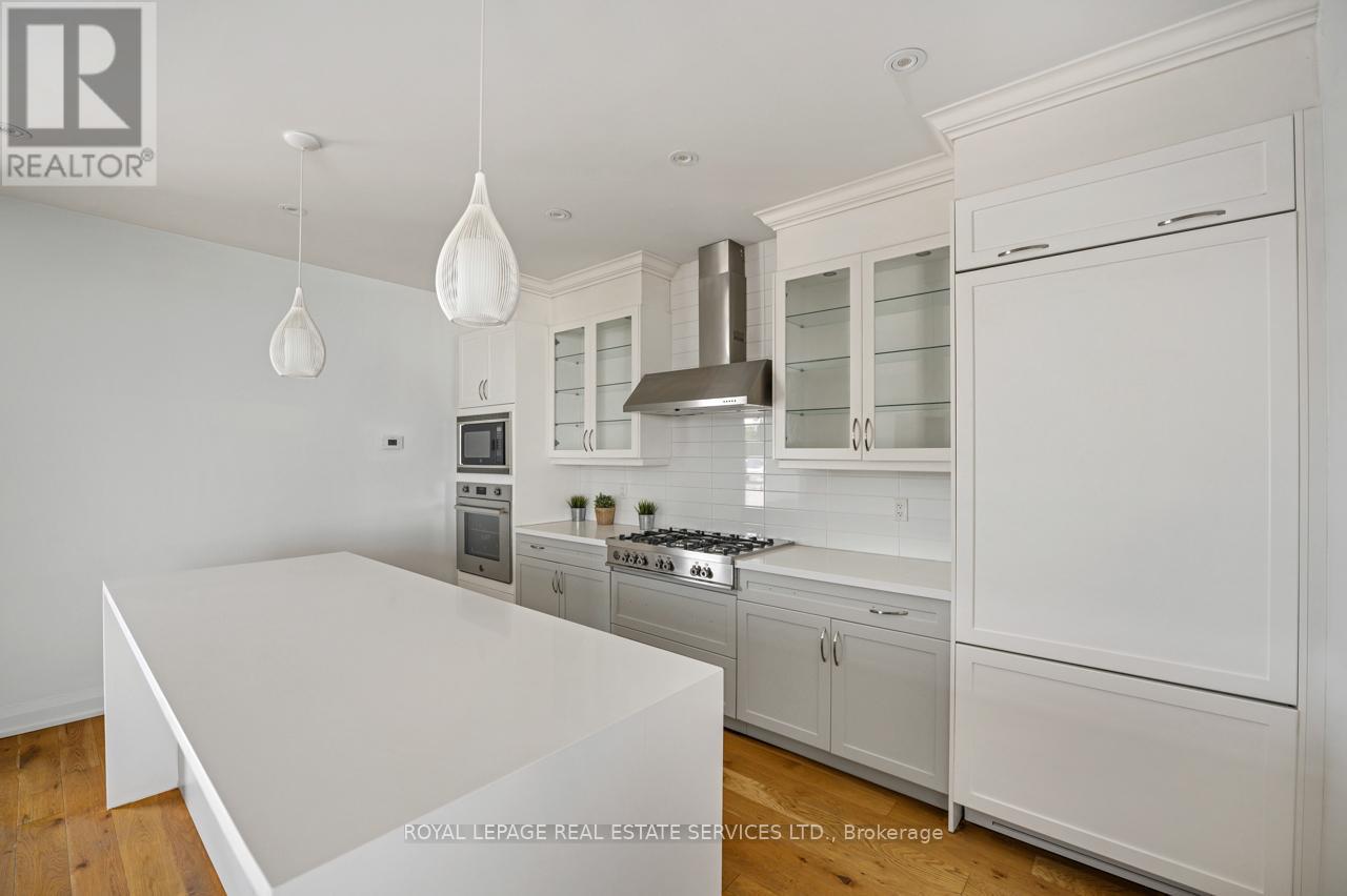 Building #2 - 11840 Keele Street, Vaughan, ON - Indoor Photo Showing Kitchen