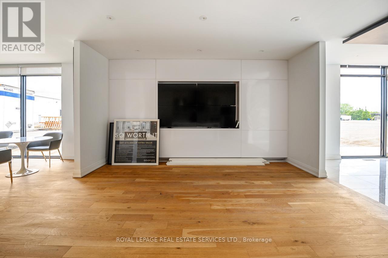 Building #2 - 11840 Keele Street, Vaughan, ON - Indoor Photo Showing Living Room