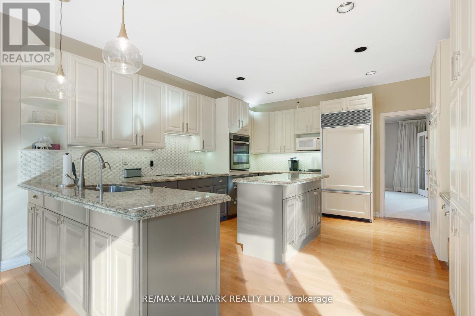 71 Willow Farm Lane, Aurora, ON - Indoor Photo Showing Kitchen