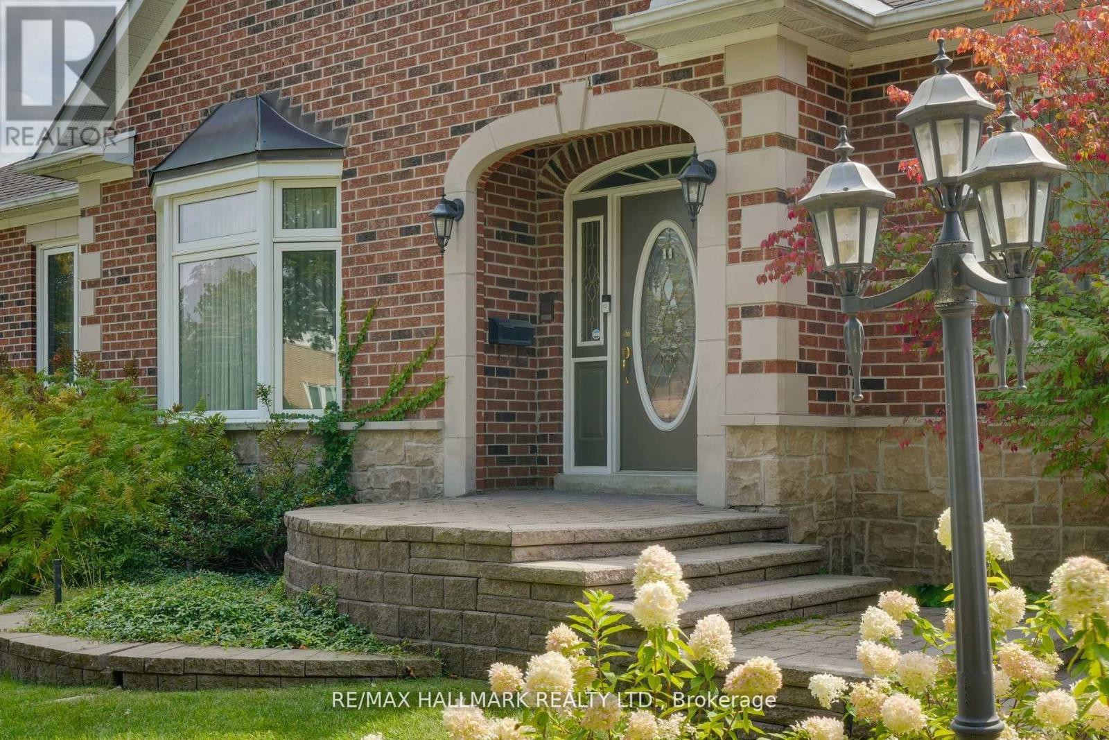 71 Willow Farm Lane, Aurora, ON - Outdoor