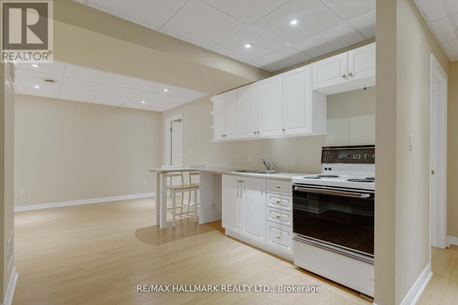 71 Willow Farm Lane, Aurora, ON - Indoor Photo Showing Kitchen