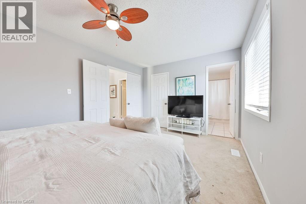 2185 Sutton Drive, Burlington, ON - Indoor Photo Showing Bedroom