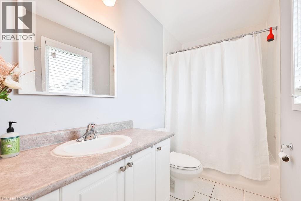 2185 Sutton Drive, Burlington, ON - Indoor Photo Showing Bathroom