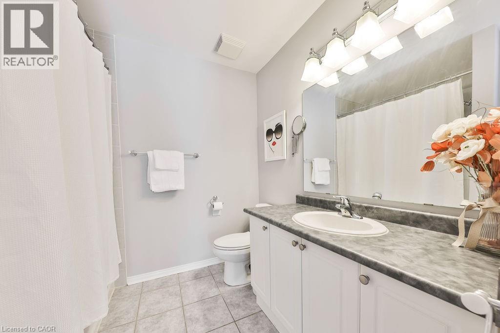 2185 Sutton Drive, Burlington, ON - Indoor Photo Showing Bathroom