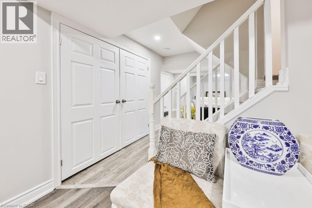 2185 Sutton Drive, Burlington, ON - Indoor Photo Showing Other Room