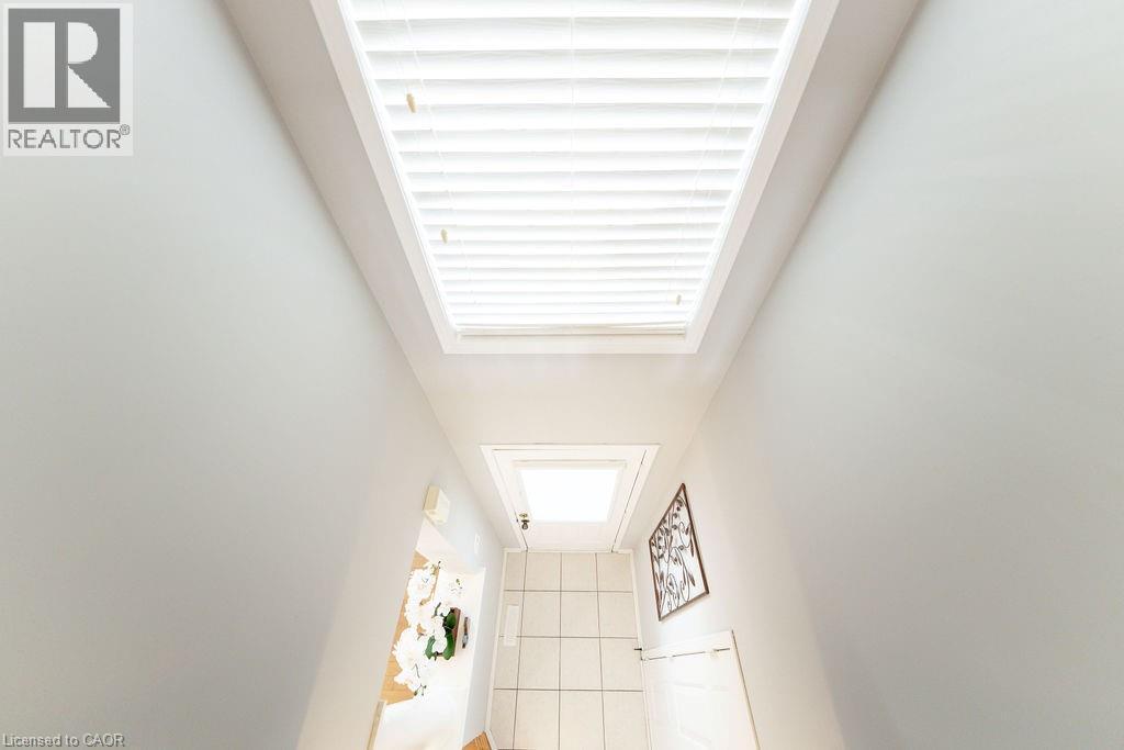 2185 Sutton Drive, Burlington, ON - Indoor Photo Showing Other Room