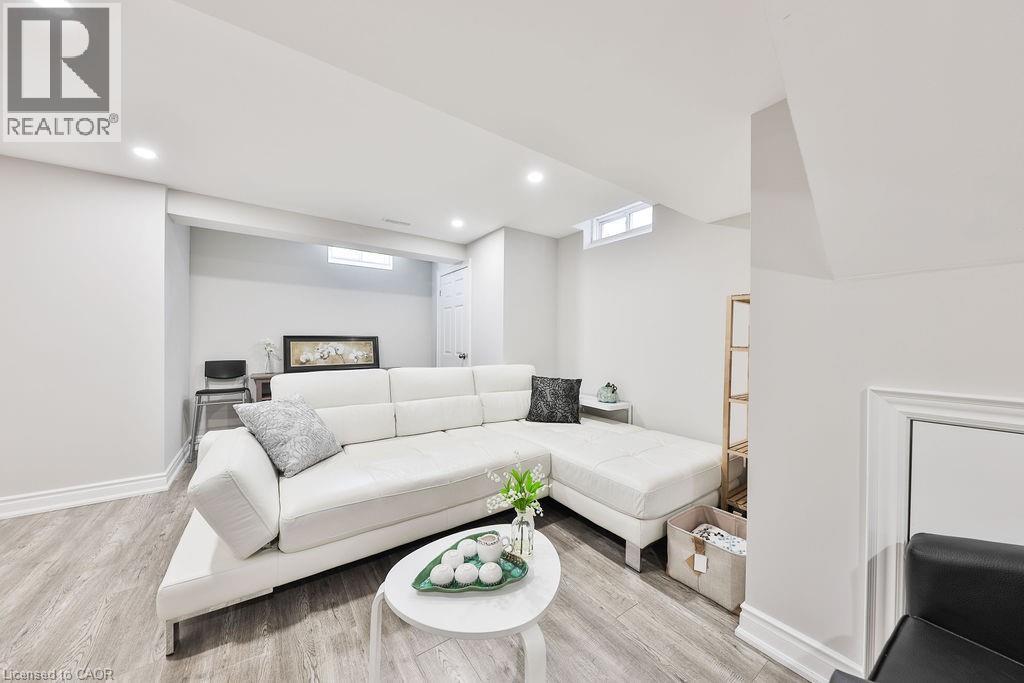 2185 Sutton Drive, Burlington, ON - Indoor