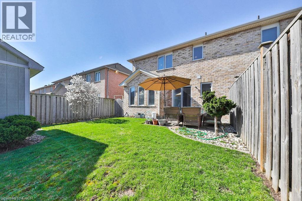 2185 Sutton Drive, Burlington, ON - Outdoor