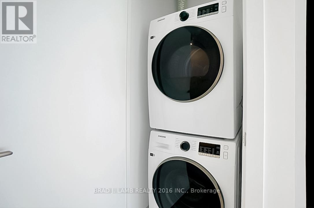 607 - 195 Mccaul Street, Toronto, ON - Indoor Photo Showing Laundry Room