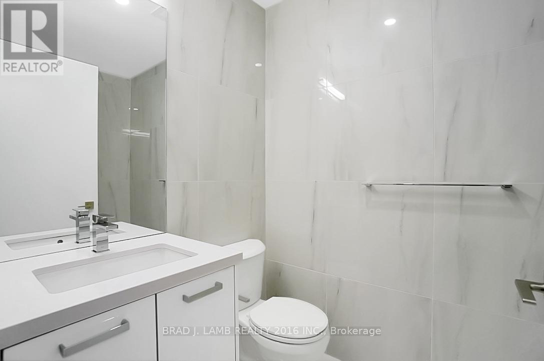 607 - 195 Mccaul Street, Toronto, ON - Indoor Photo Showing Bathroom