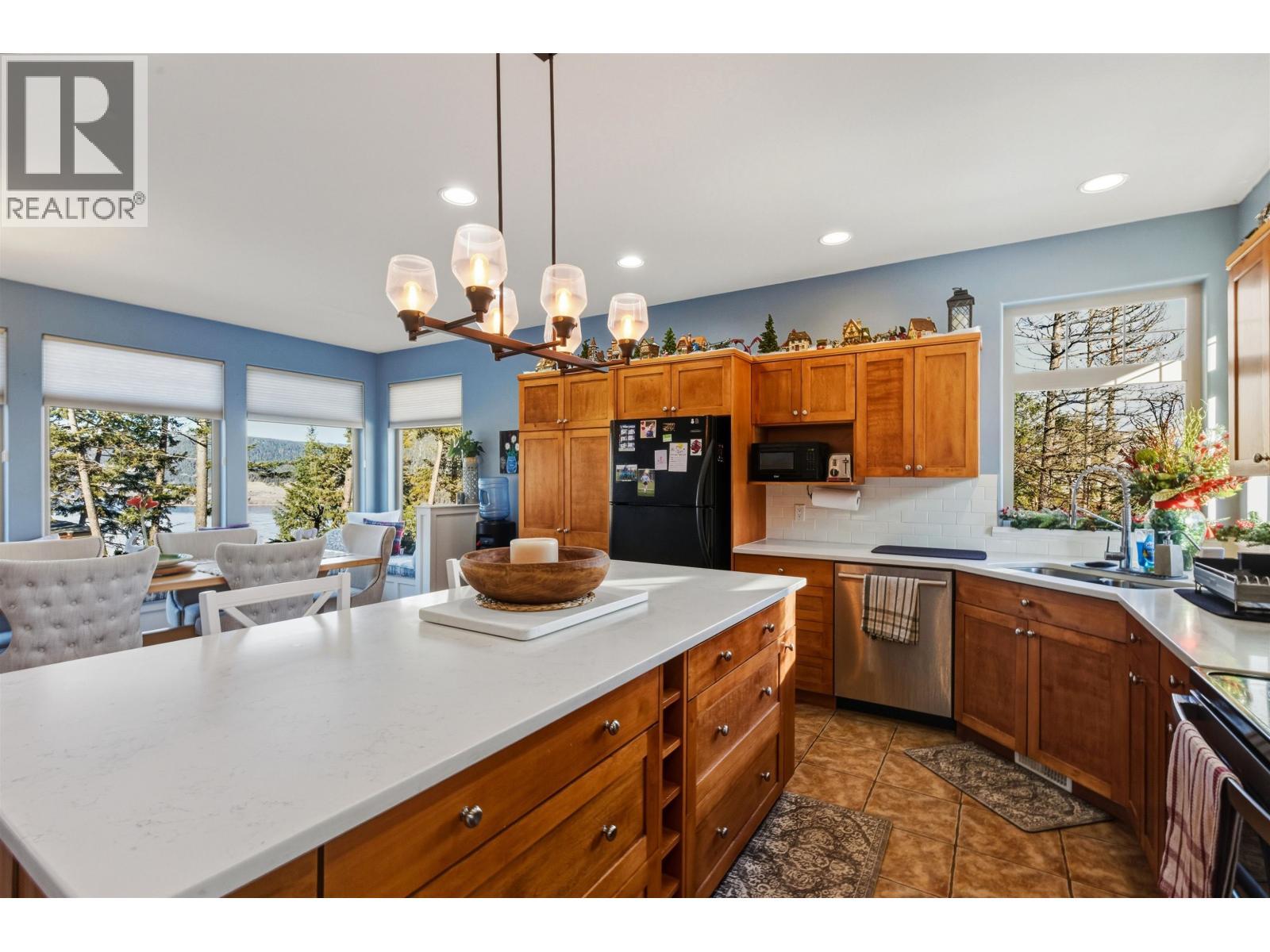 2129 South Lakeside Drive, Williams Lake, BC - Indoor Photo Showing Kitchen