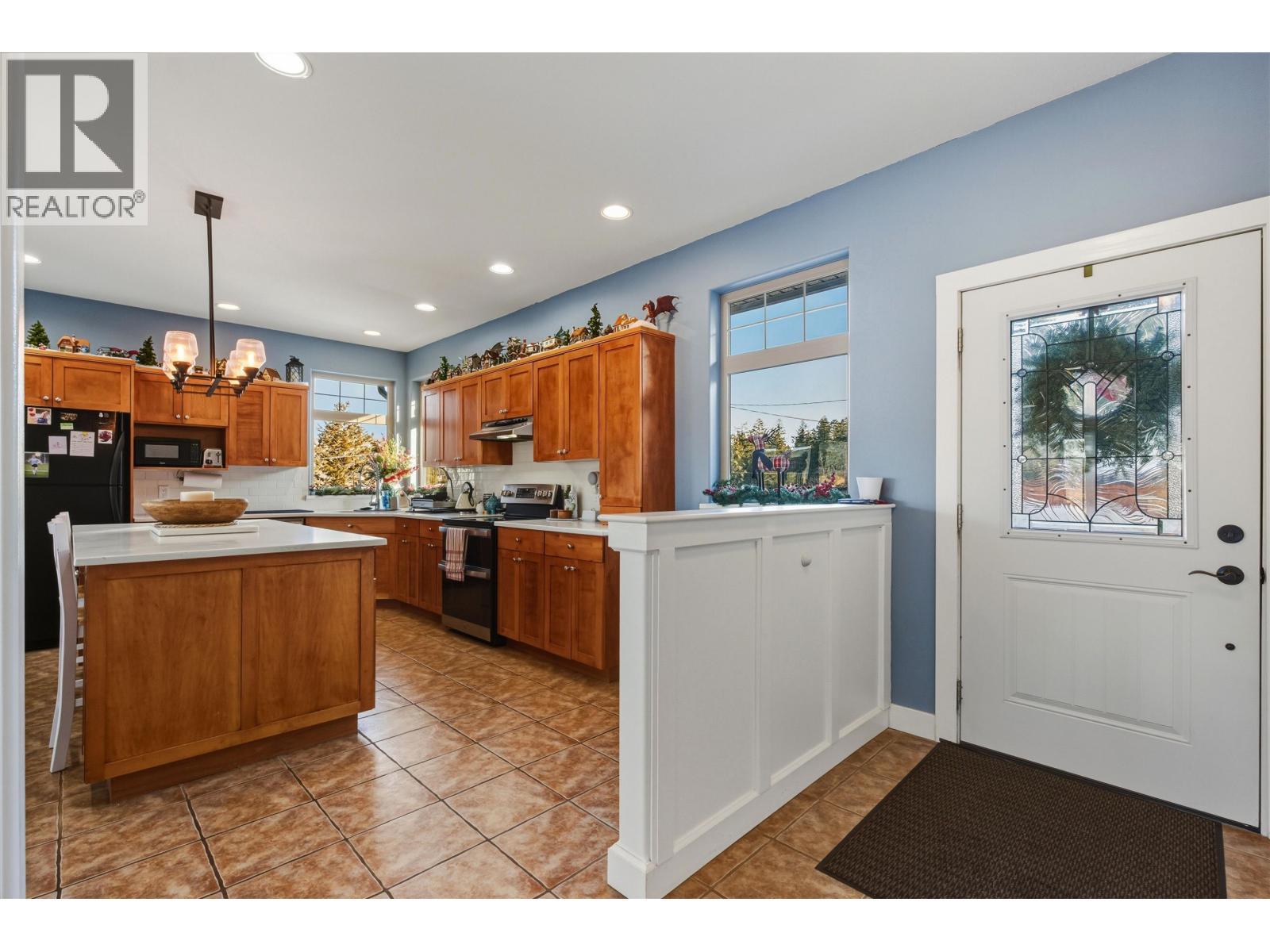 2129 South Lakeside Drive, Williams Lake, BC - Indoor Photo Showing Kitchen