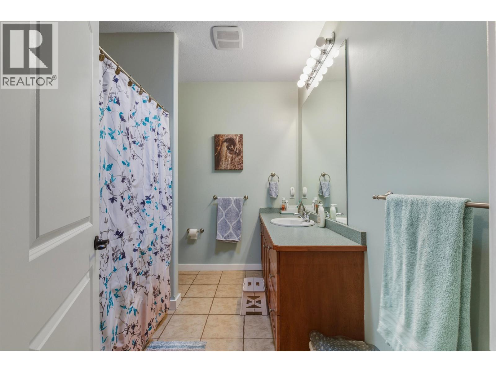 2129 South Lakeside Drive, Williams Lake, BC - Indoor Photo Showing Bathroom
