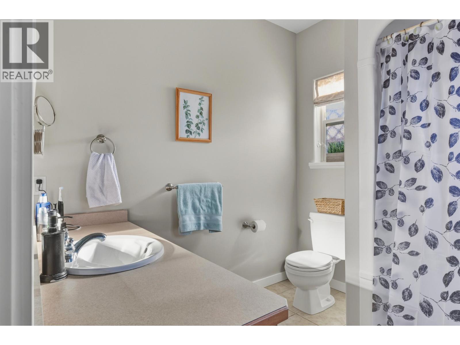 2129 South Lakeside Drive, Williams Lake, BC - Indoor Photo Showing Bathroom