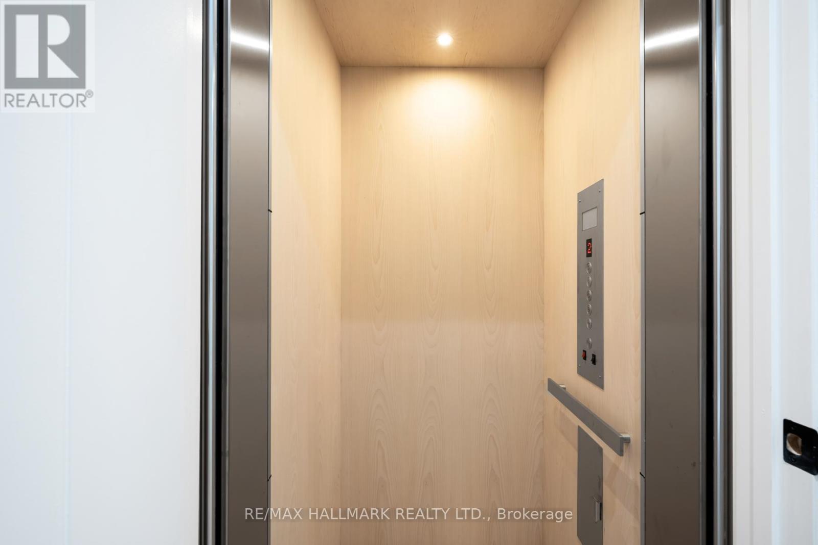 15 Cruikshank Avenue, Toronto, ON - Indoor